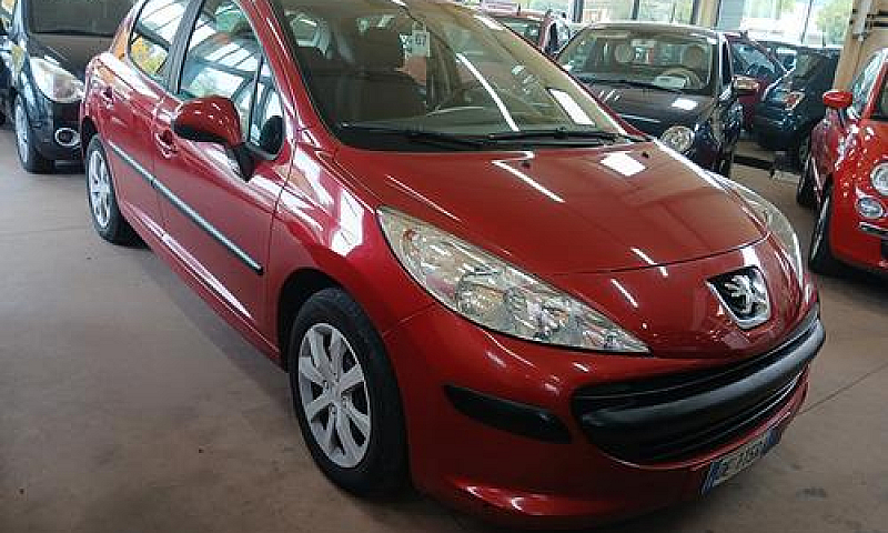 Peugeot 207 1.4 88Cv...