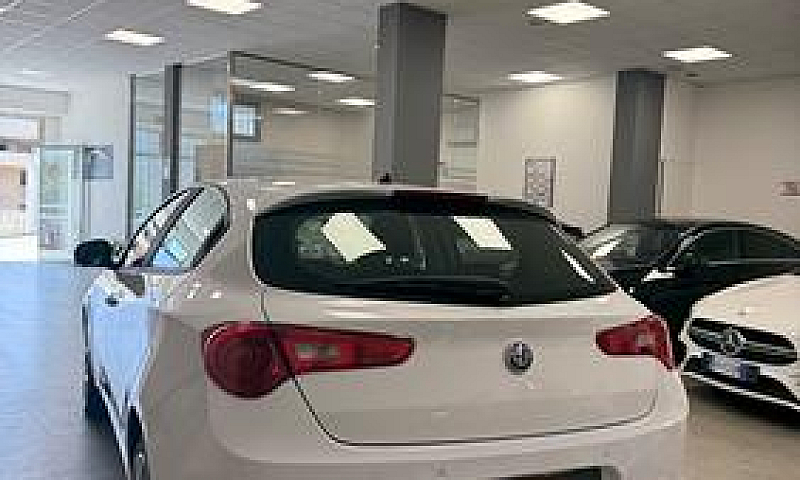 Alfa Romeo Giulietta...