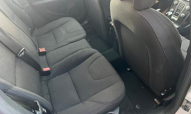 Volvo V40 D2 Momentu...