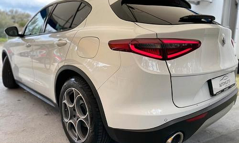 Alfa Romeo Stelvio 2...
