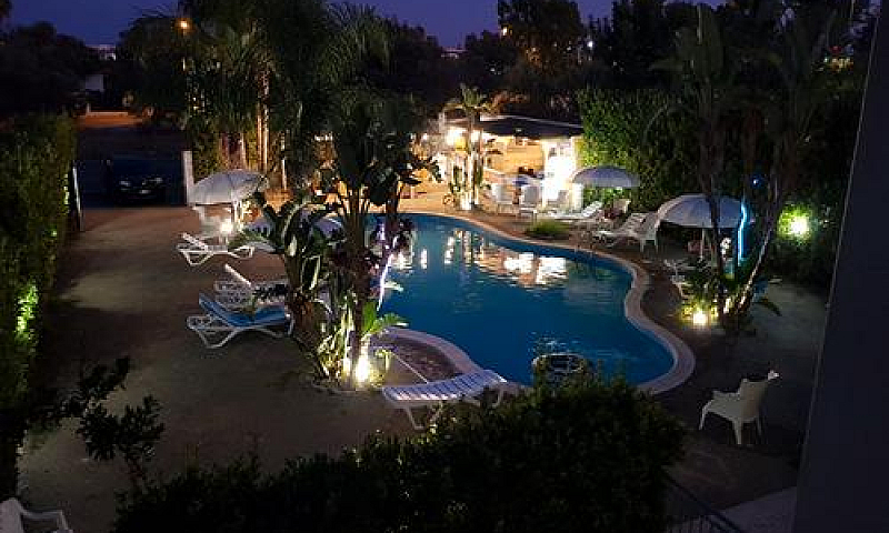 Residence Con Piscin...
