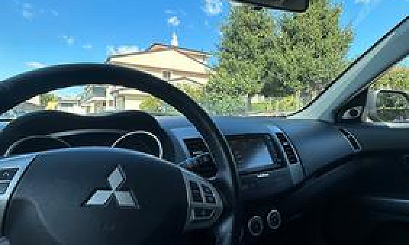 Mitsubishi Outlander...