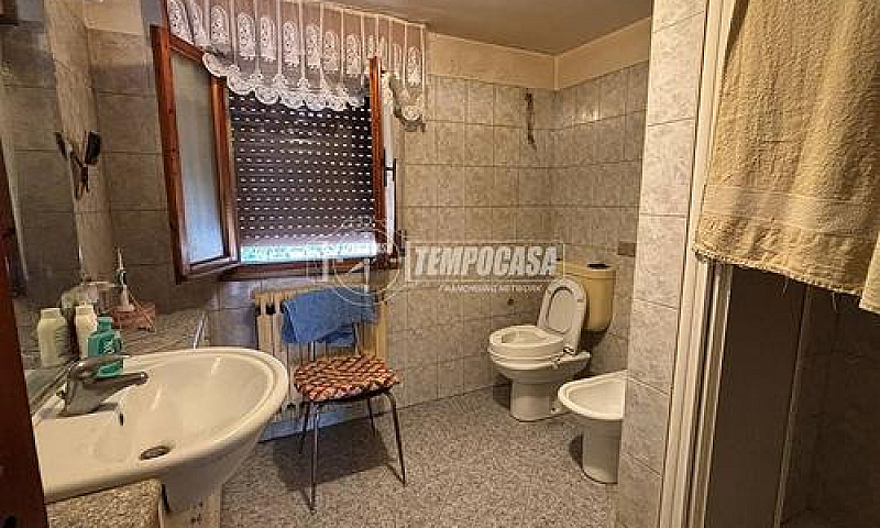 Porzione Di Casa Con...