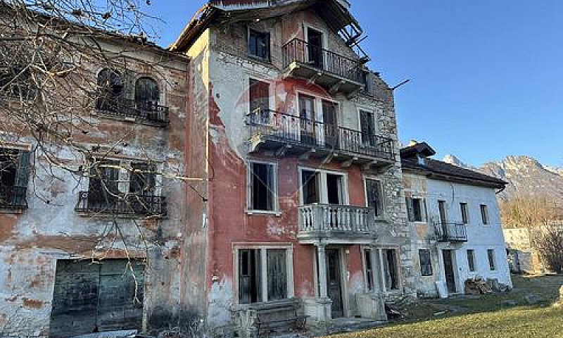 Porzione Di Casa - S...