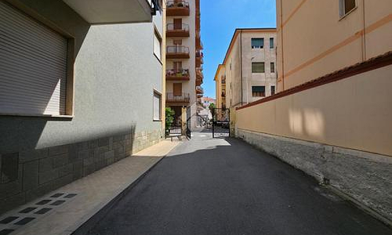 2 Locali A Taggia...