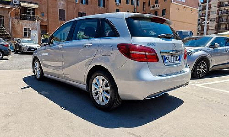Mercedes-Benz B 180 ...