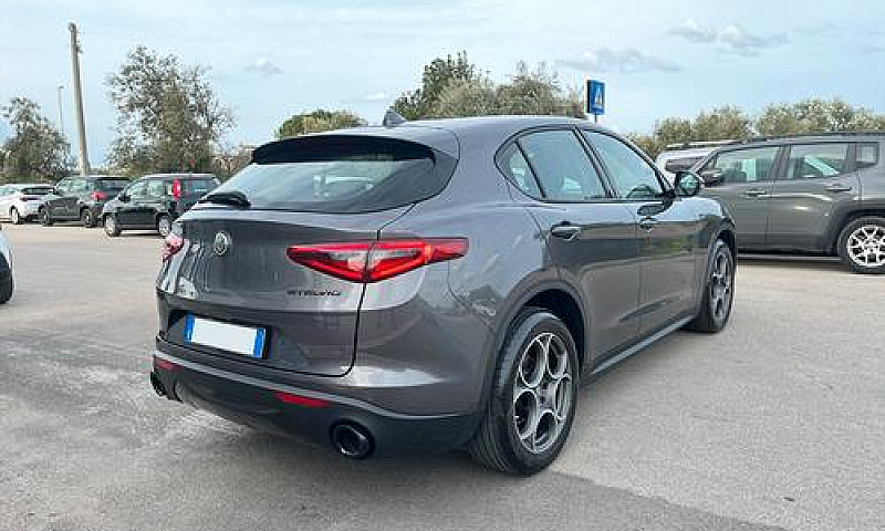 Alfa Romeo Stelvio 2...