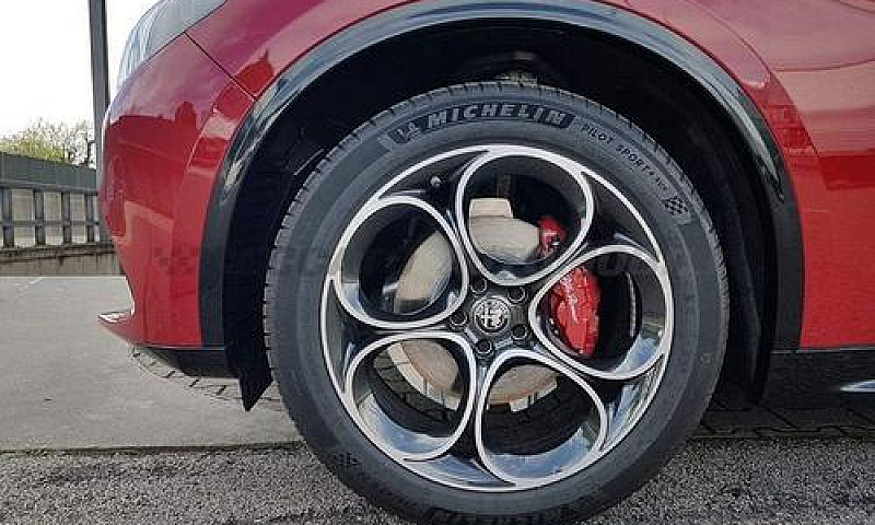 Alfa Romeo Stelvio 2...
