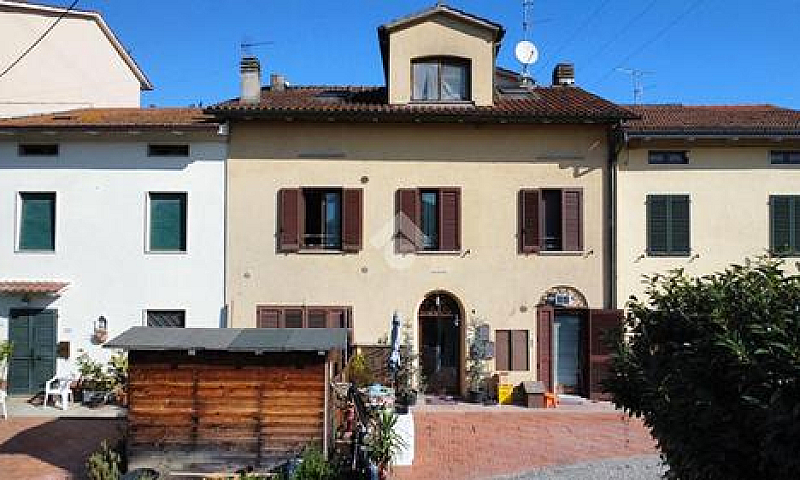 3 Locali A Pistoia...