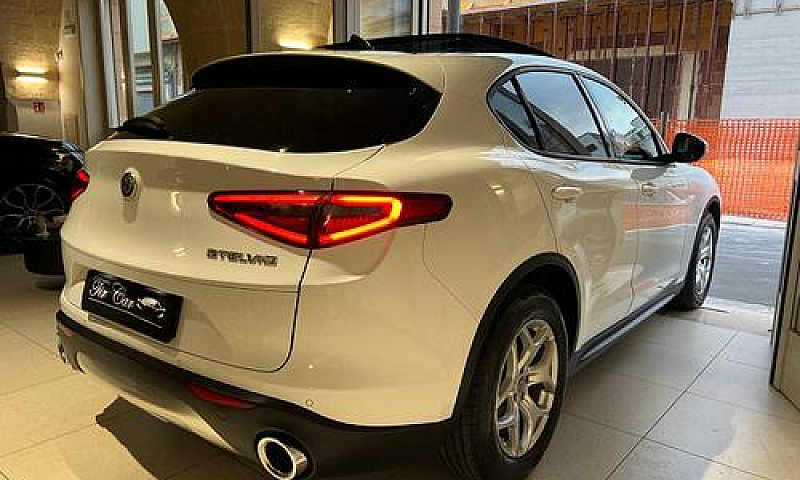 Alfa Romeo Stelvio 2...