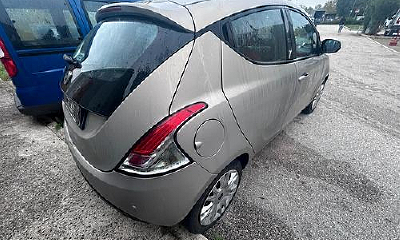 Lancia Ypsilon Serie...