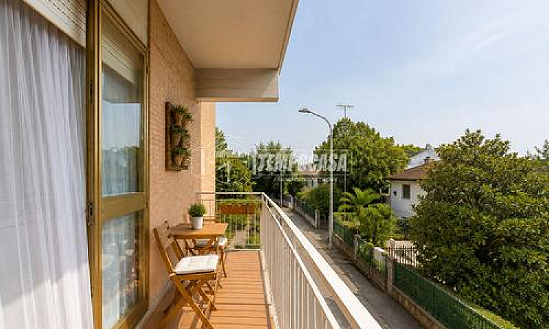 Trilocale Con Balcon...