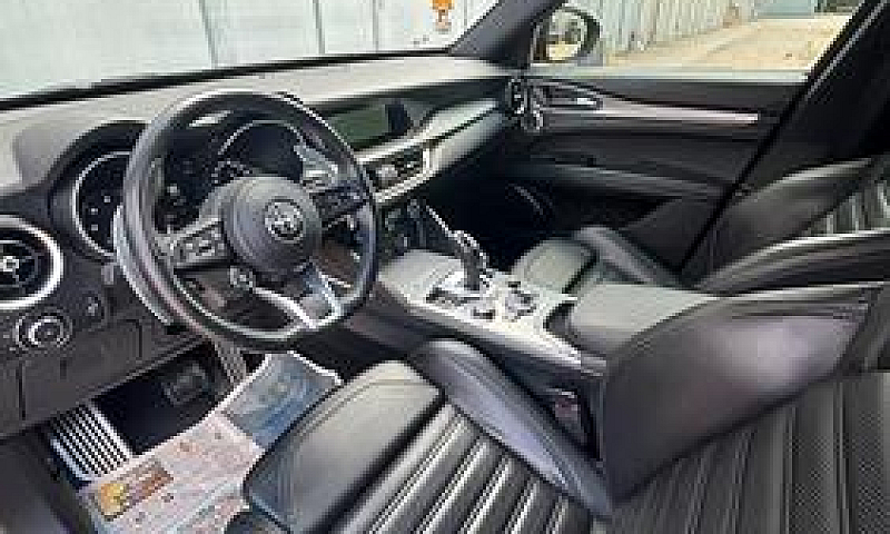 Alfa Romeo Stelvio B...