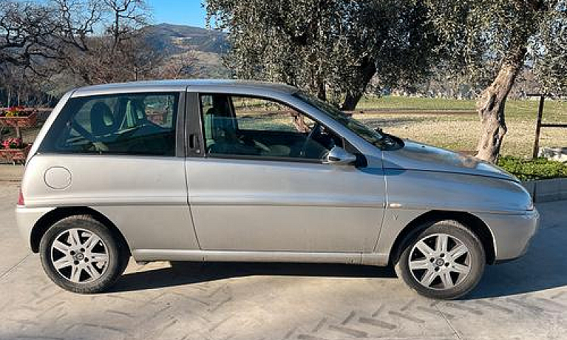 Lancia Y 1200 16 V...