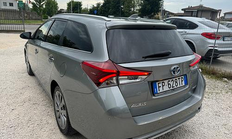 Toyota Auris Touring...