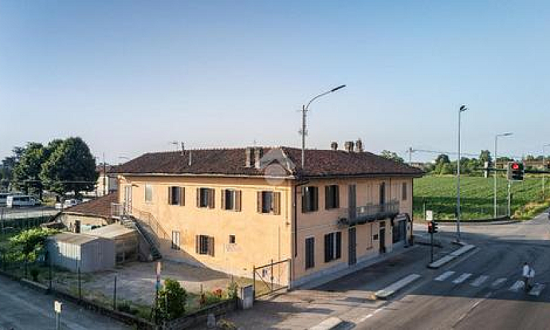 4 Locali A Verzuolo...