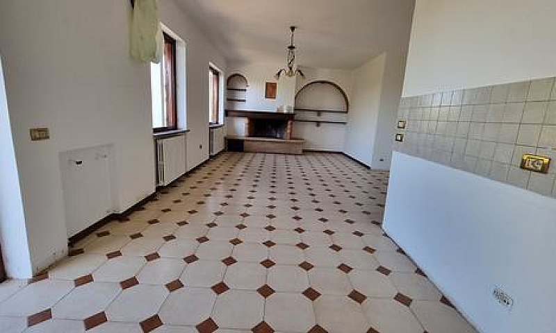 Ampio Quadrilocale C...