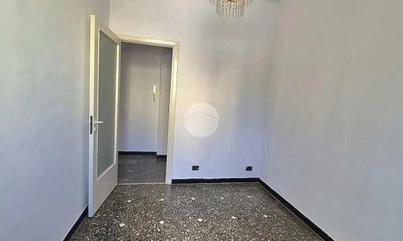 4 Locali A Genova...