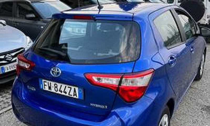 Toyota Yaris Hybrid...