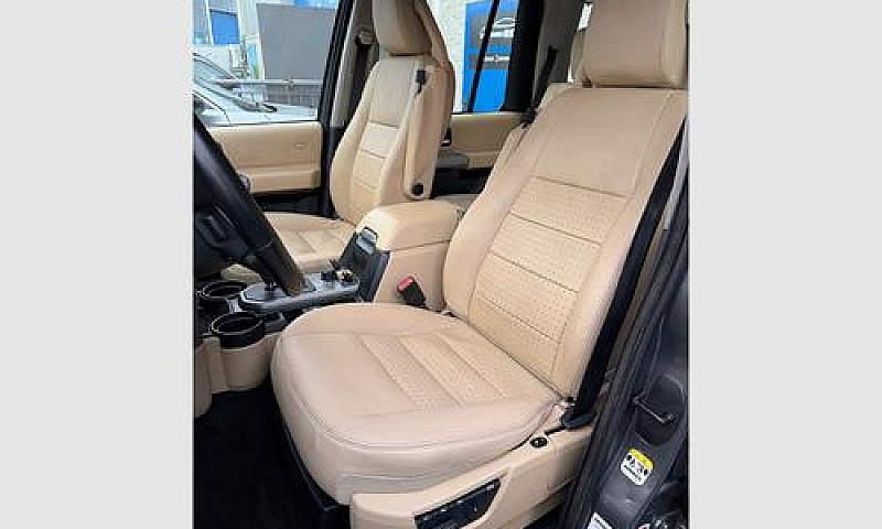 Land Rover Discovery...
