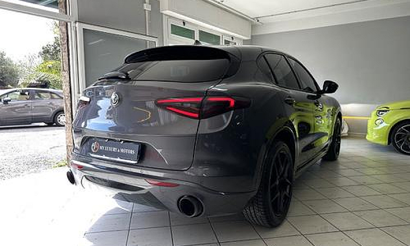 Alfa Romeo Stelvio 2...