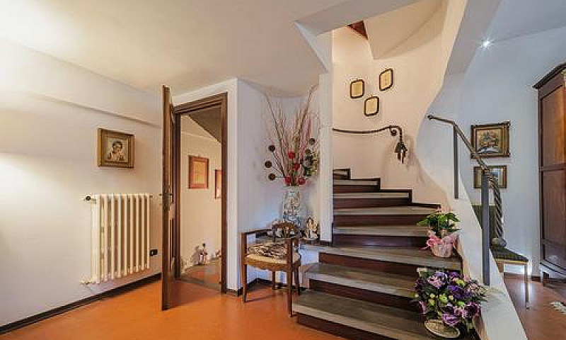 Porzione Di Casa A C...