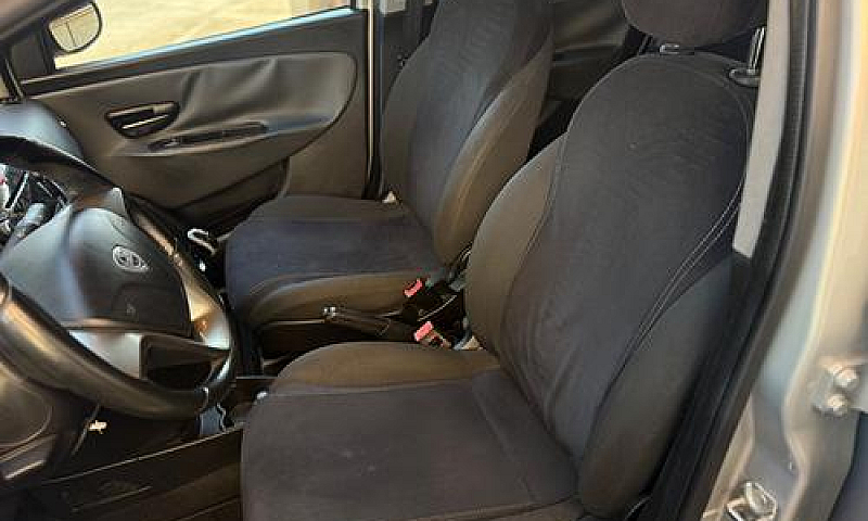 Lancia Ypsilon 1.2 6...