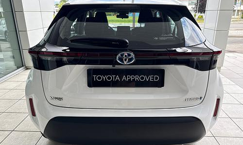 Toyota Yaris Cross 1...