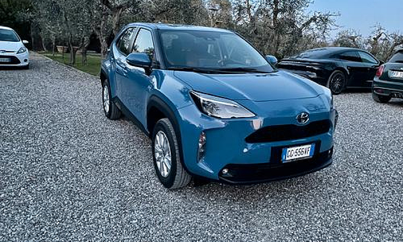 Toyota Yaris Cross -...