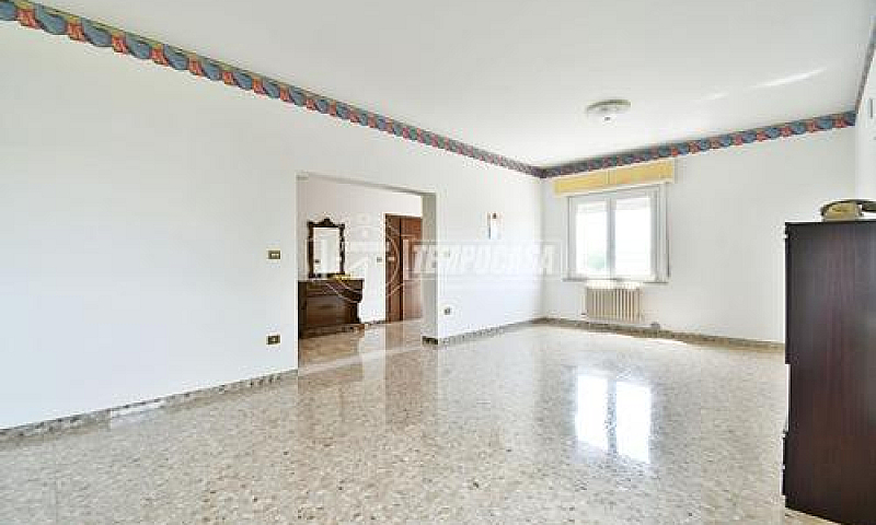 Appartamento Con 3 C...
