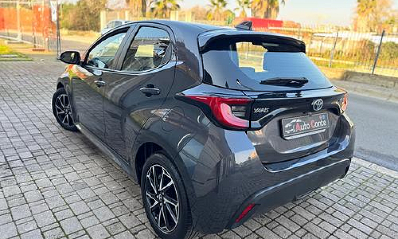 Toyota Yaris 1.5 Hyb...