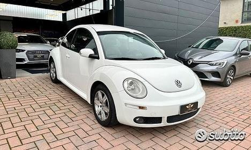 Volkswagen New Beetl...