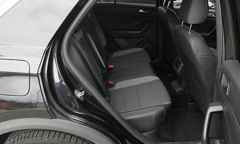 Volkswagen T-Roc 1.5...
