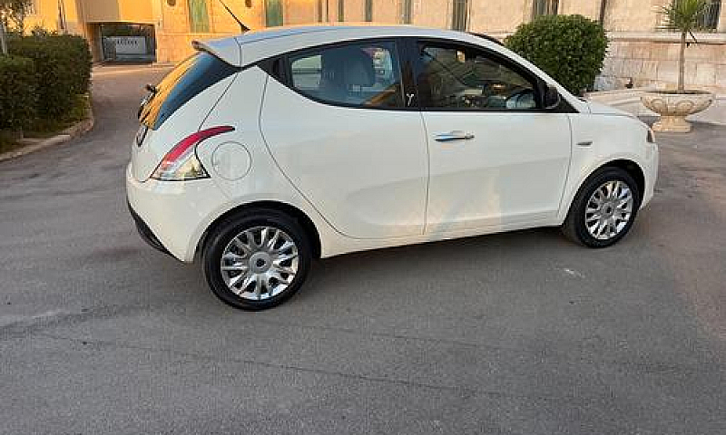 Lancia Ypsilon 1.2 6...