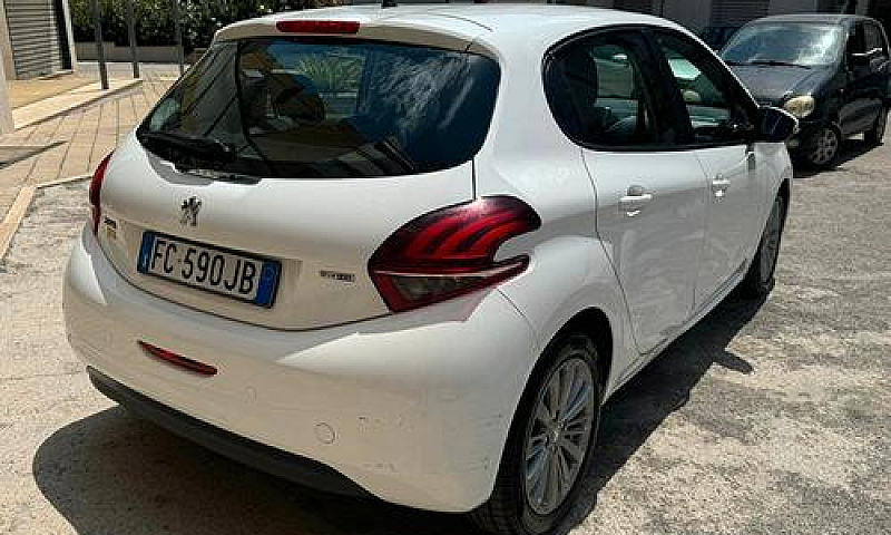 Peugeot 208 1.6 Hdi ...