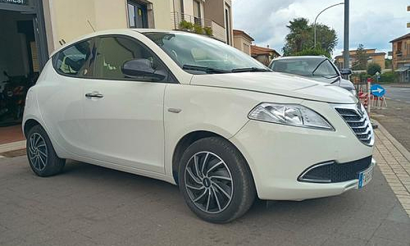 Lancia Ypsilon 1.2 6...