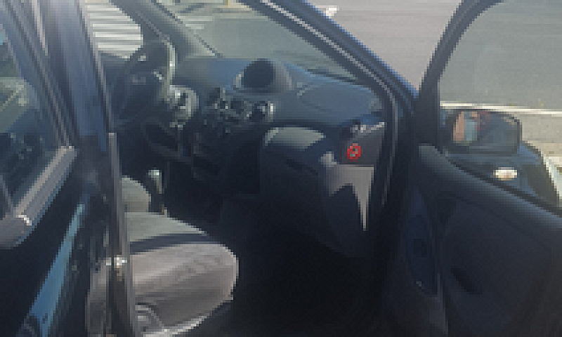Toyota Yaris 1.0 5P....