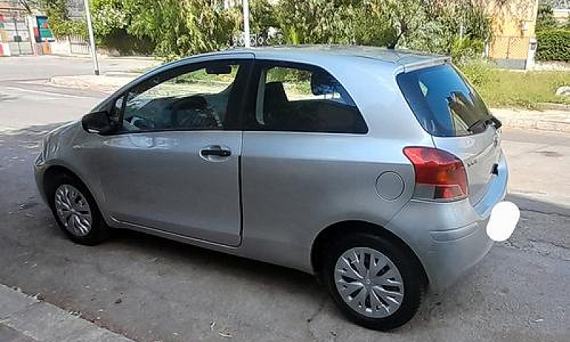 Toyota Yaris 1.0 Ben...