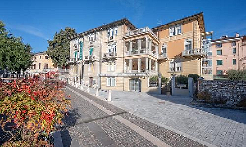 2 Locali A Garda...