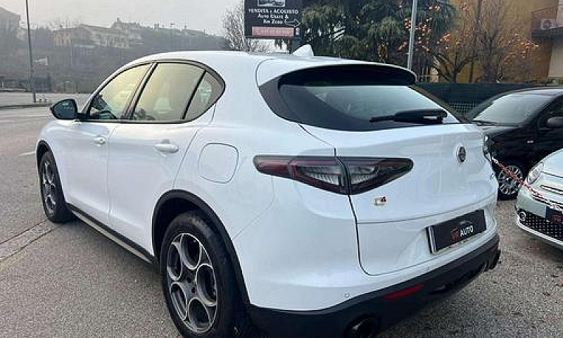 Alfa Romeo Stelvio 2...