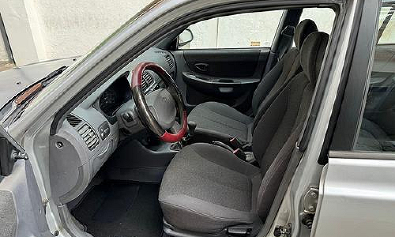 Hyundai Accent 1.3I ...