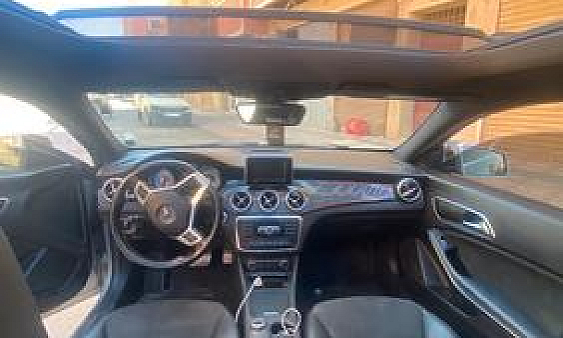 Mercedes Cla...