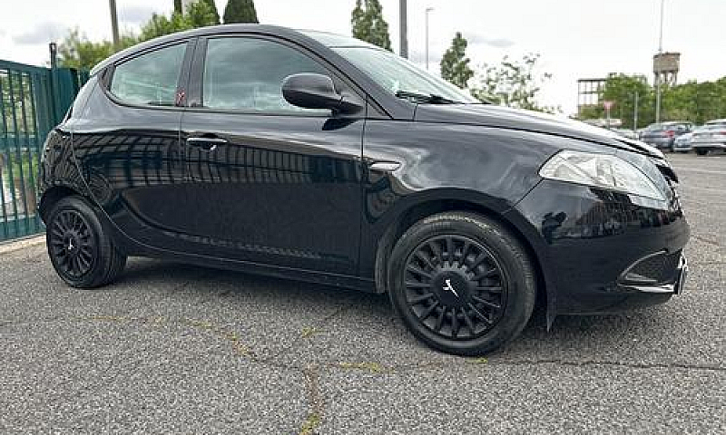 Lancia Ypsilon 1.2 6...