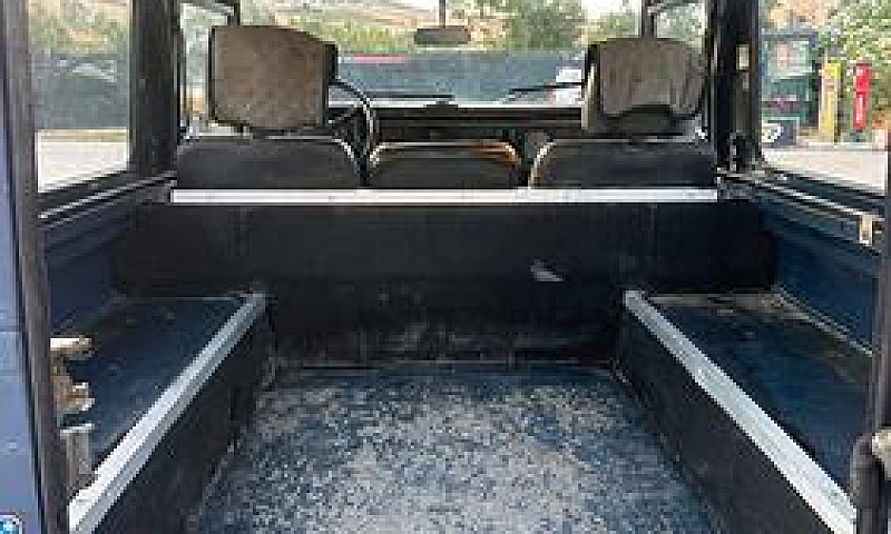 Land Rover Defender ...