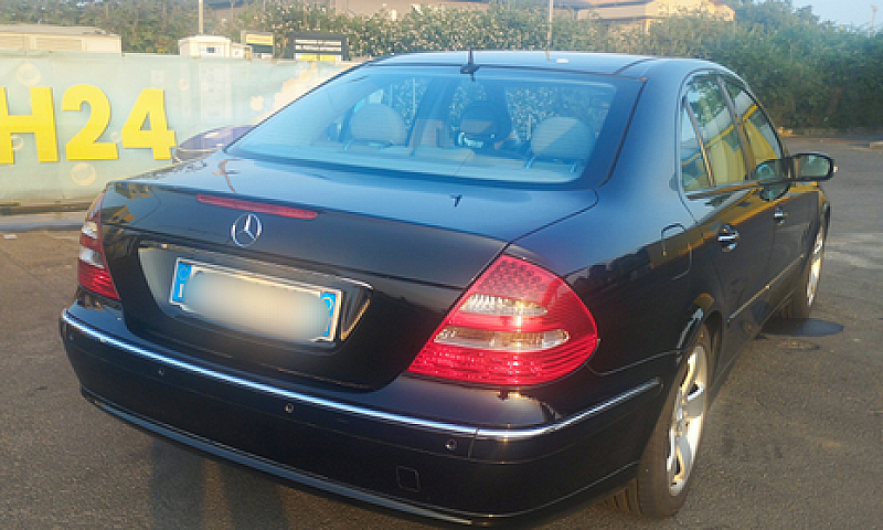 Mercedes Benz E-Clas...