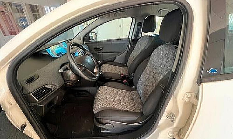 Lancia Ypsilon 0.9 T...