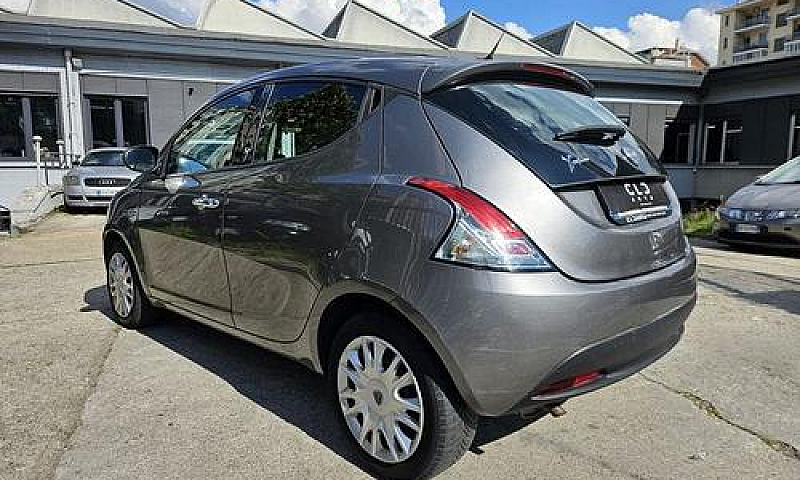 Lancia Ypsilon 1.2 8...