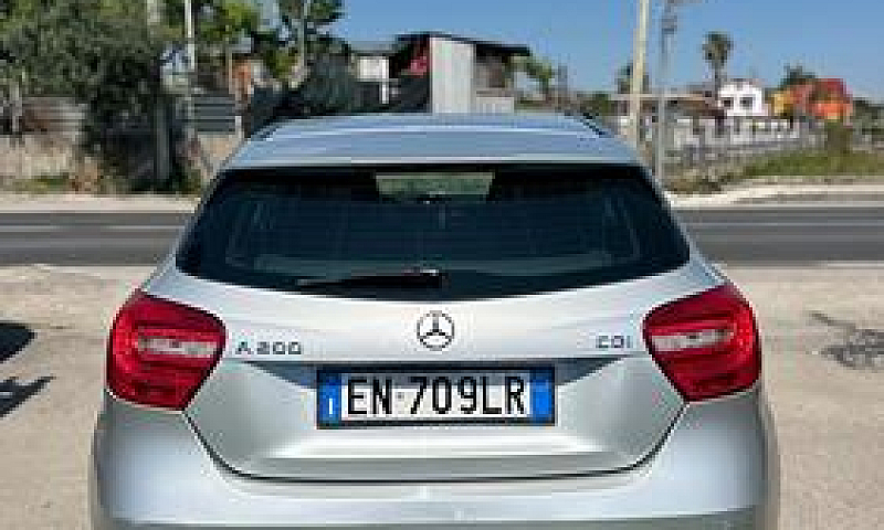 Mercedes-Benz A 200 ...