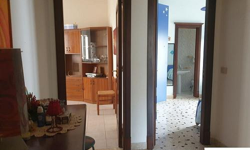 Zisa: Ampio Appartam...