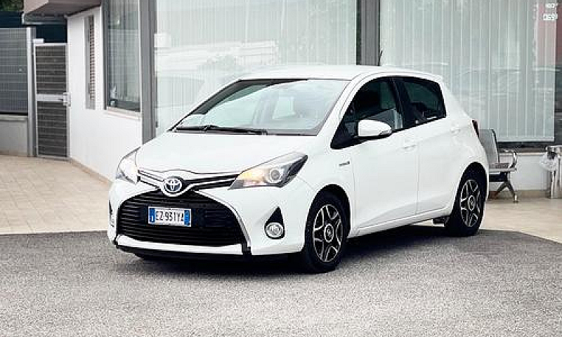 Toyota Yaris 1.5 Hyb...
